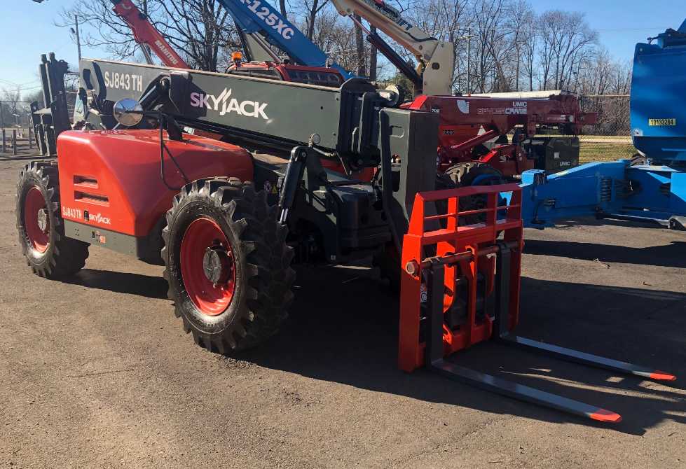2017 SKYJACK SJ843TH 8000 LB DIESEL TELESCOPIC FORKLIFT