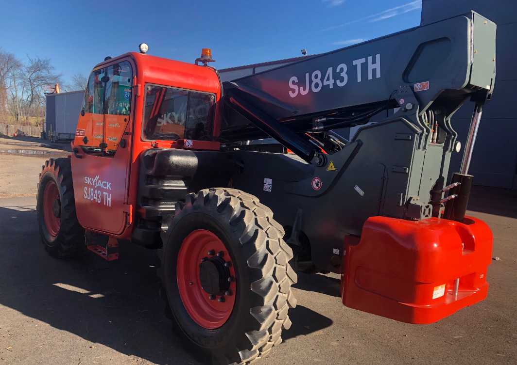 2017 SKYJACK SJ843TH 8000 LB DIESEL TELESCOPIC FORKLIFT