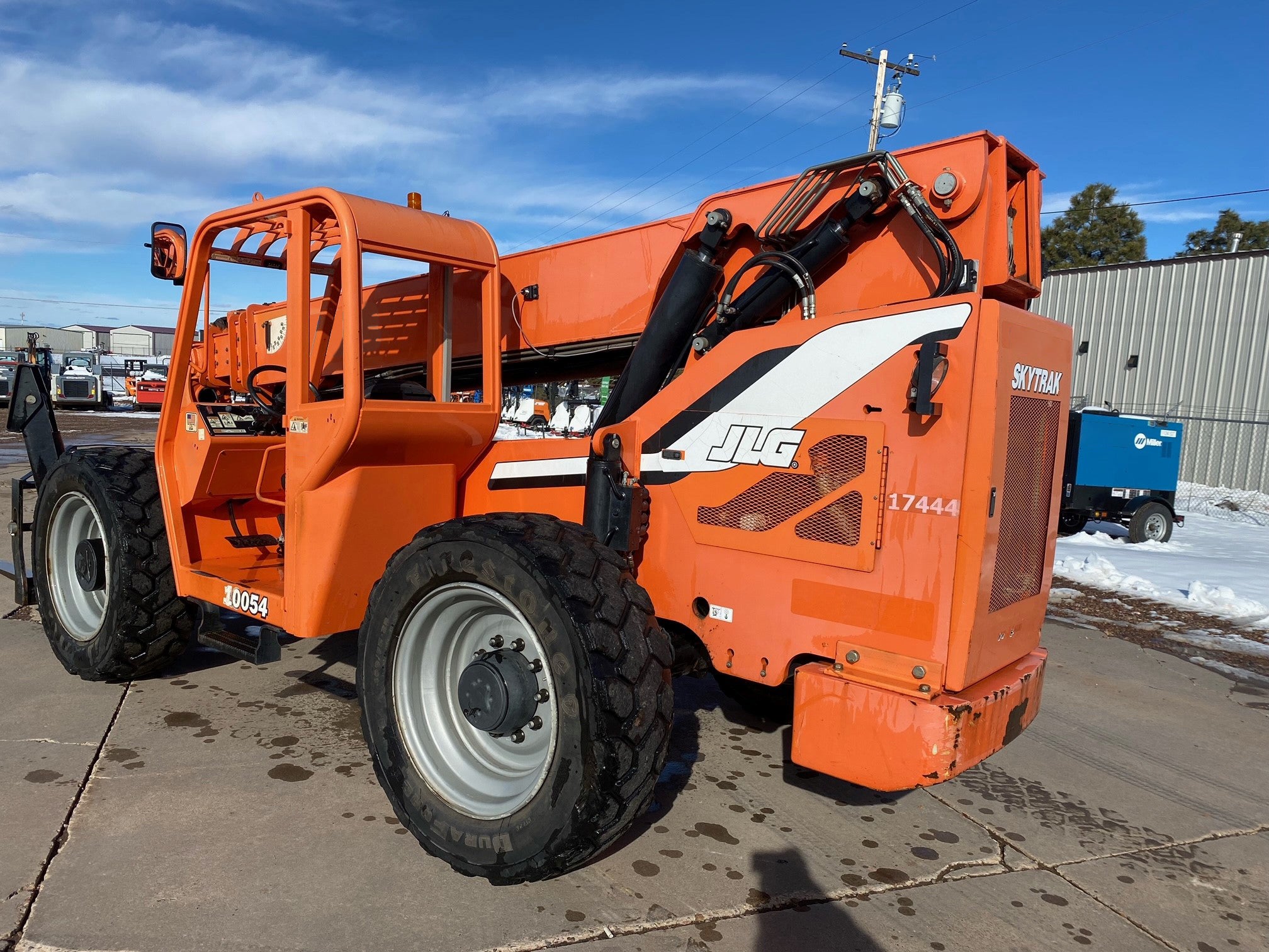 スカイトラック（skytrak） 2015 SKYTRAK 10054 10000 LB DIESEL TELESCOPIC FORKLIFT