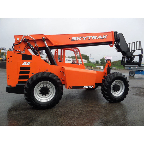 2022 SKYTRAK 6042 6000 LB DIESEL TELESCOPIC FORKLIFT