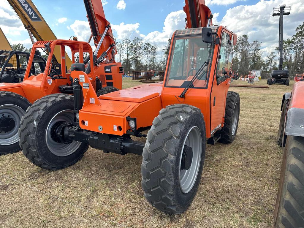 2023 SKYTRAK 8042 8000 LB DIESEL TELESCOPIC FORKLIFT